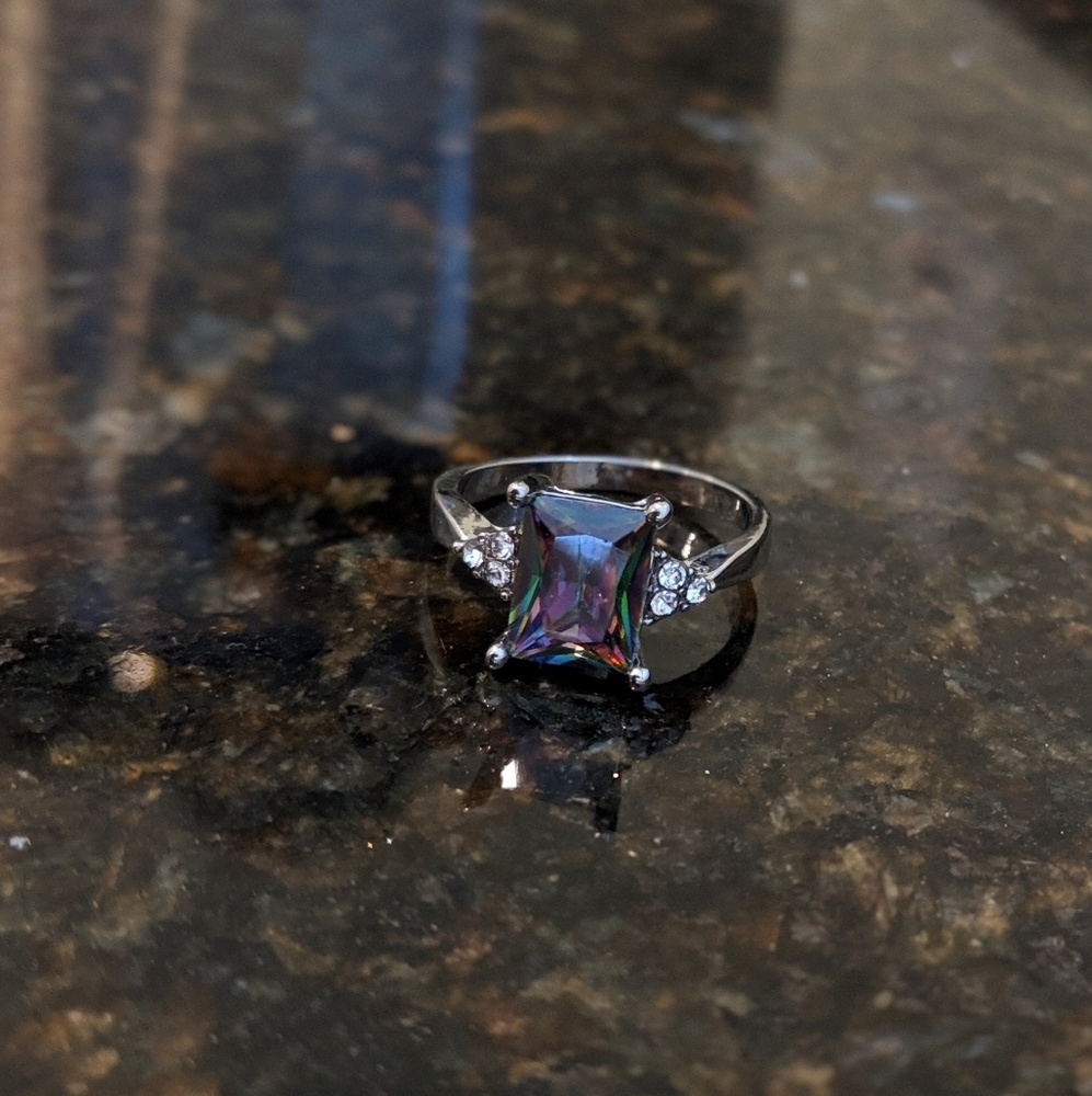 Cute ring NWOT - Picture 3 of 3